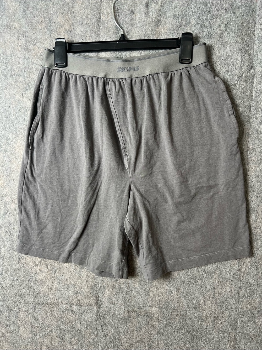 SKIMS Mens Size Medium gray lounge sleep Shorts with pockets